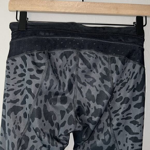 Lululemon Just Breathe Gray & Back Leopard Print Mesh Panel Crop Legging 4 - Picture 10 of 11